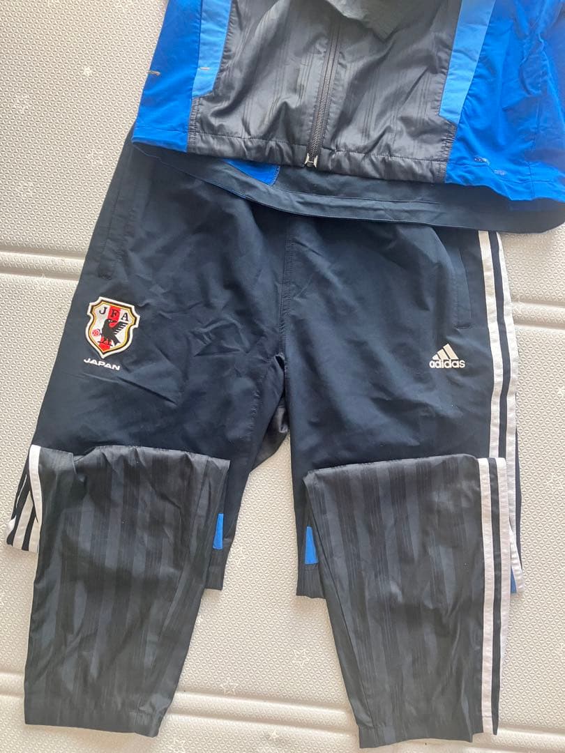 日本代表　サッカー　ウォーミングアップウェア