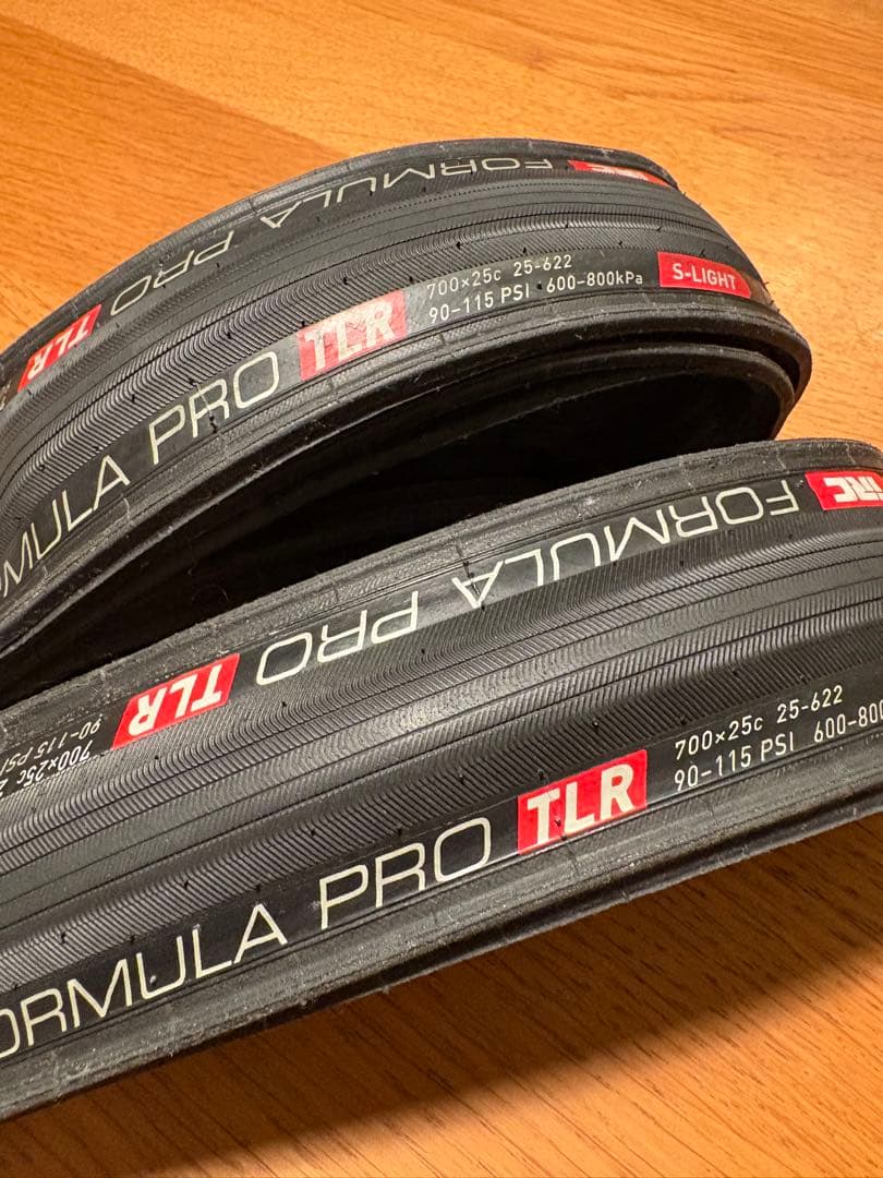 FORMULA PRO TLR 700x25C チューブレスタイヤ2本セット