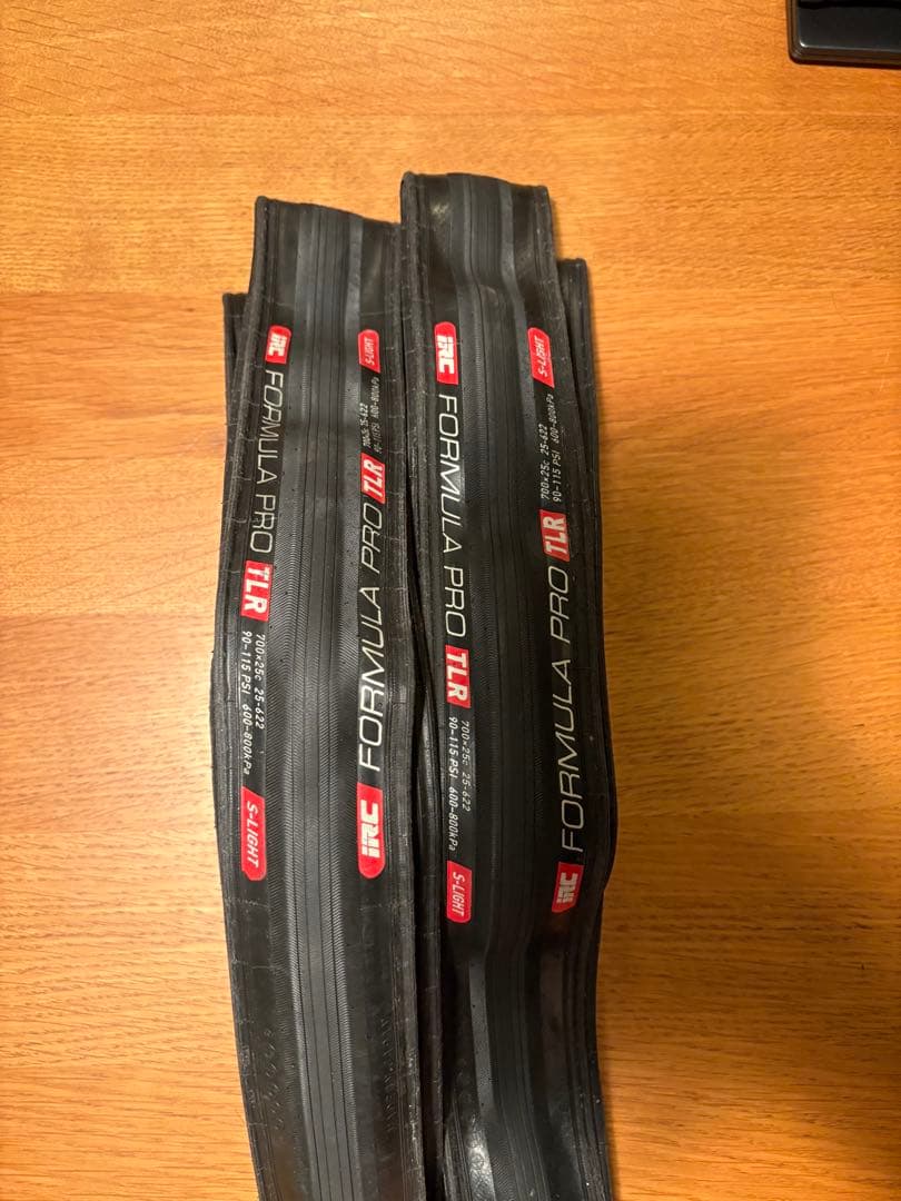 FORMULA PRO TLR 700x25C チューブレスタイヤ2本セット