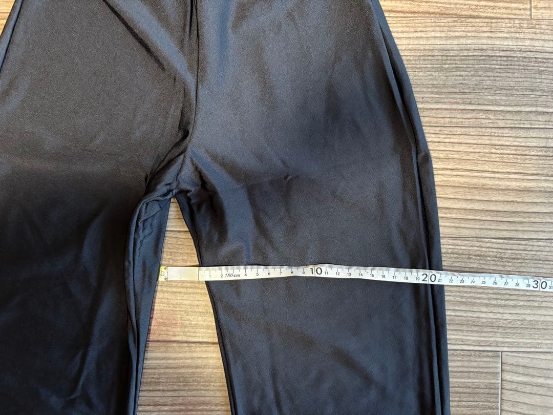 シルビア　黒いフレアパンツ 約26cmウエスト　Ｌサイズ
