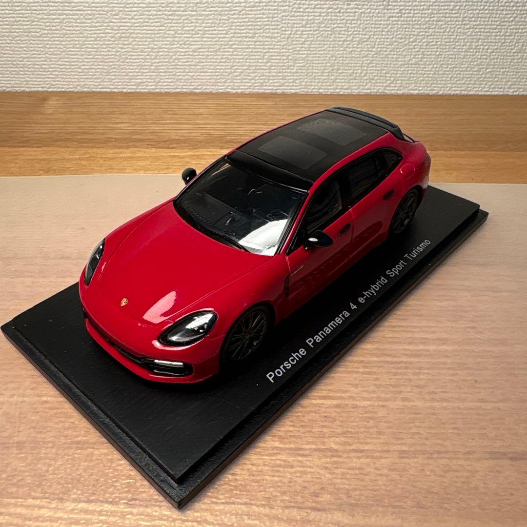 スパーク　ポルシェ　パナメーラ　スポーツツーリスモ　1/43 ミニカー　レッド