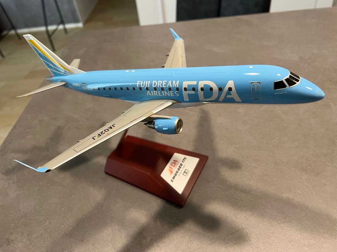 航空機・ヘリコプター Tamiya FDA Embraer 175 1/100
