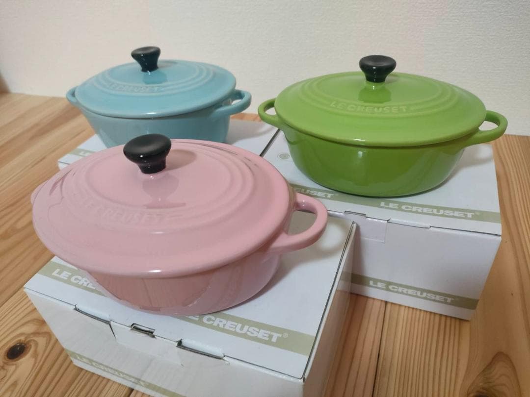 【新品未使用】ル・クルーゼ　ミニ・ココット　ストーンウェア　オーバル　3色セット