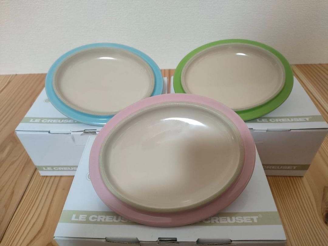 【新品未使用】ル・クルーゼ　ミニ・ココット　ストーンウェア　オーバル　3色セット