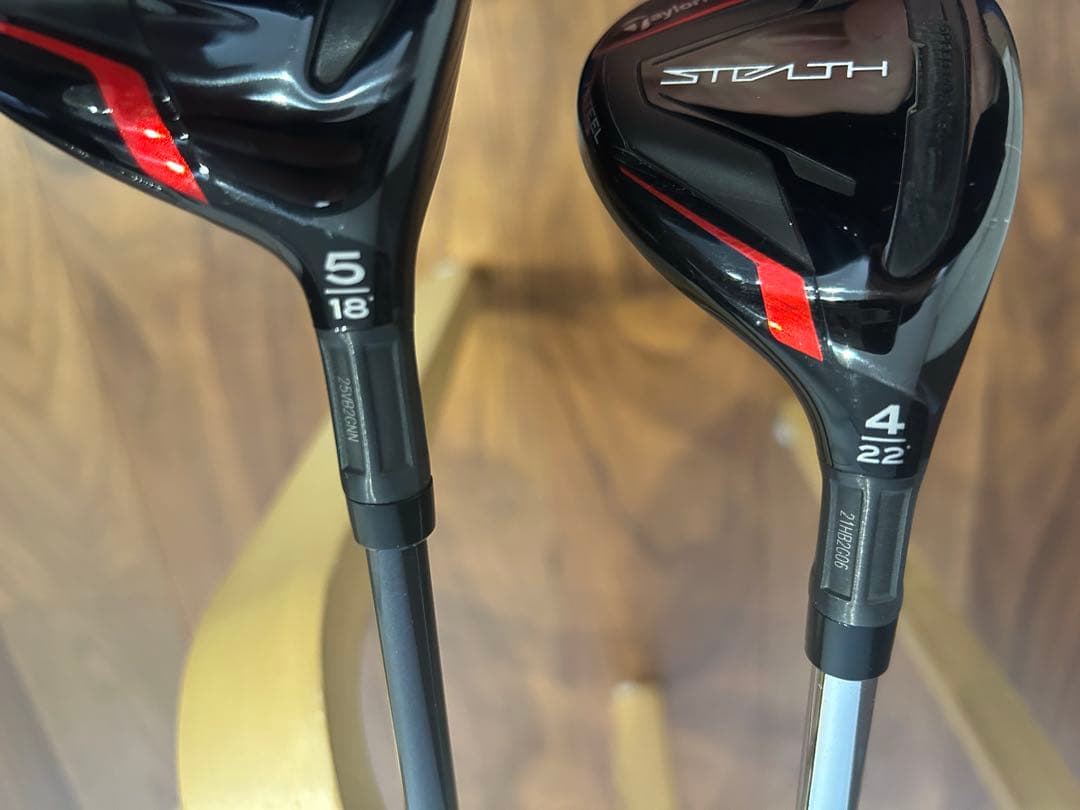 土日限定値引き！テーラーメイド ステルス 5W ４Ｕセット　ヘッドカバー付き