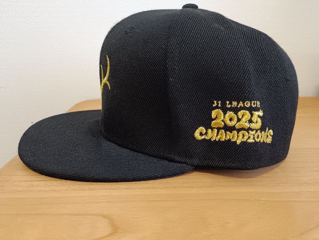 【鹿島アントラーズ】25J1リーグ優勝記念キャップ　ブラック　フリーサイズ
