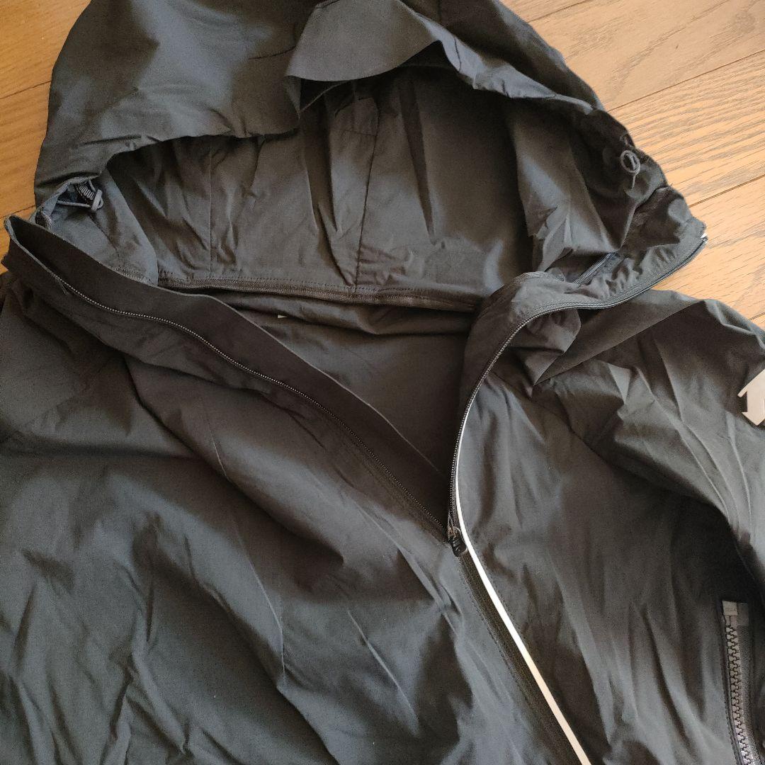 DESCENTE フルジップ ブラックランニングジャケット　Sサイズ