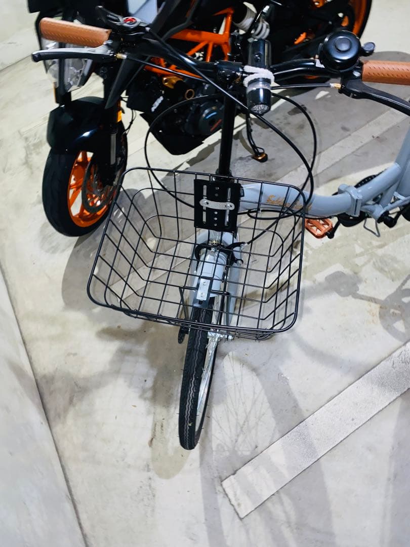 折りたたみ自転車 グレー 木製ハンドル 買ったばかりの自転車です キズ無しです