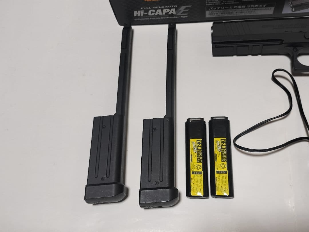 東京マルイ HI-CAPA E 電動ガン 100連マガジン2個、充電器、BB弾付