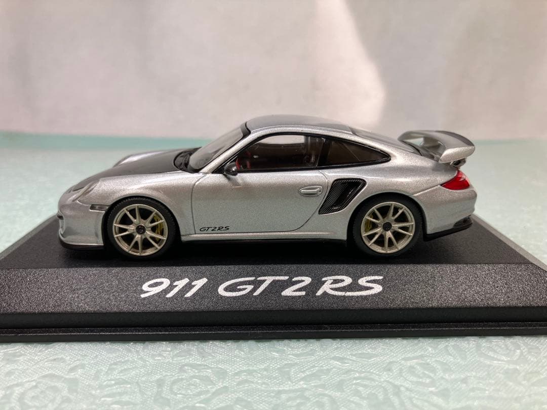 ミニチャンプス　ディーラー品　ポルシェ911 GT2RS 2010年