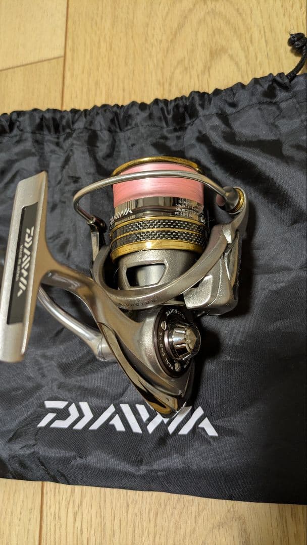 スピニングリール　Daiwa LUVIAS 2506