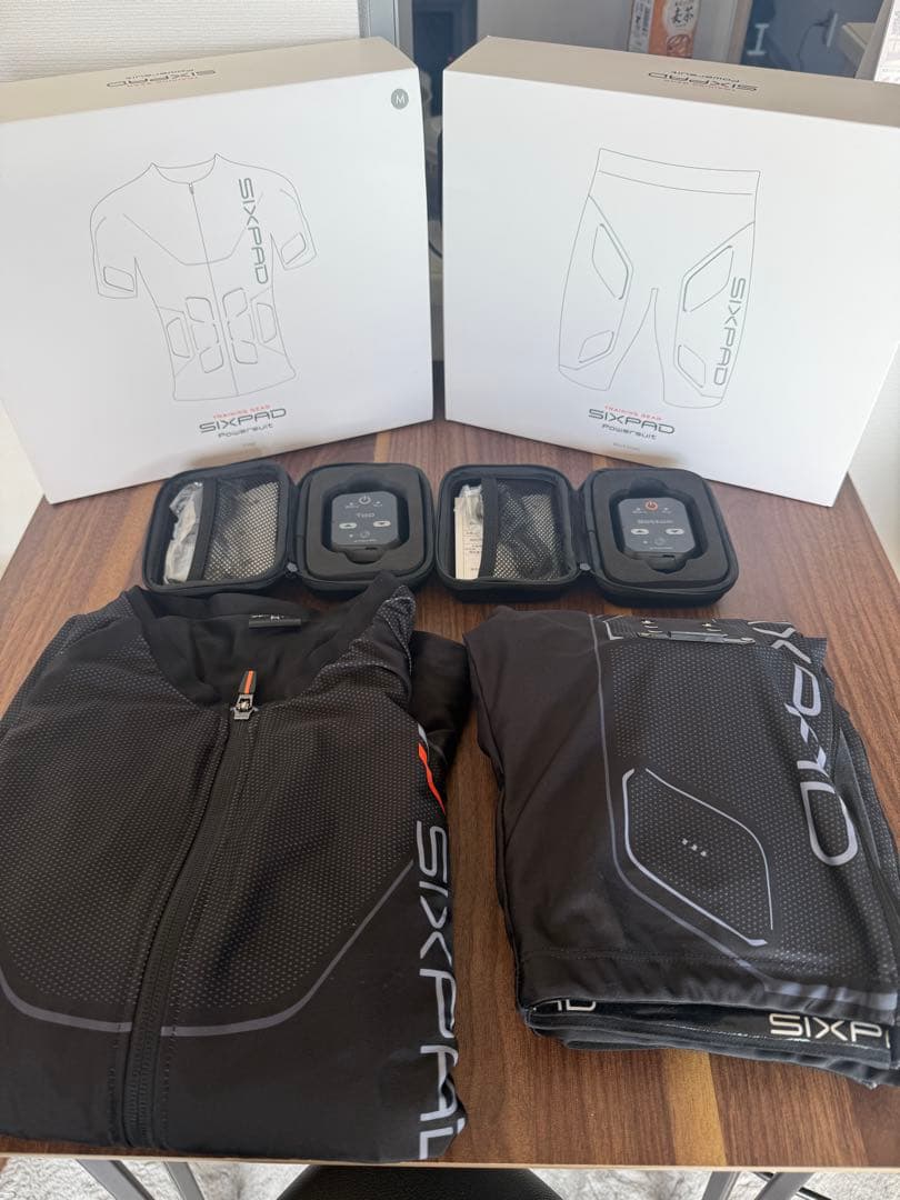 Sixpad power suit 上下セット（サイズM)