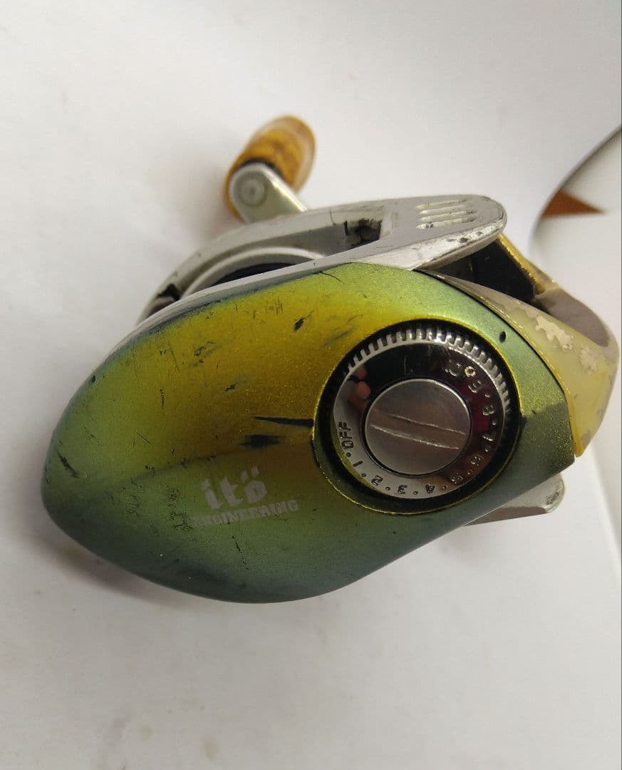 ダイワ メガバス TD-ito 103HL 左ハンドルベイトリール 中古品