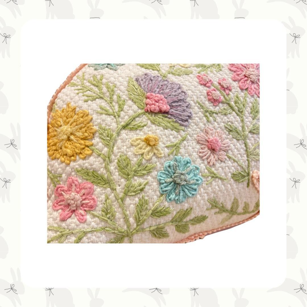 うさぎ型クッション 春色花柄刺繍　アメリカン雑貨