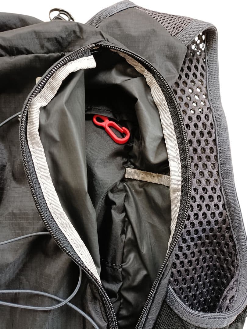 salomon ACTIVE SKIN 8 ブラック XS バックパック