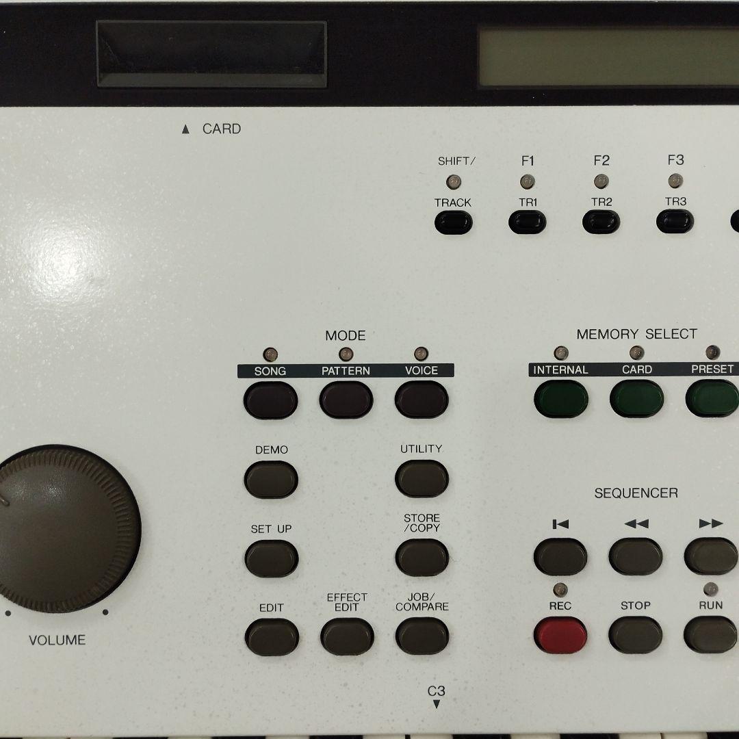 YAMAHA　ミュージックシンセサイザー　EOS B700