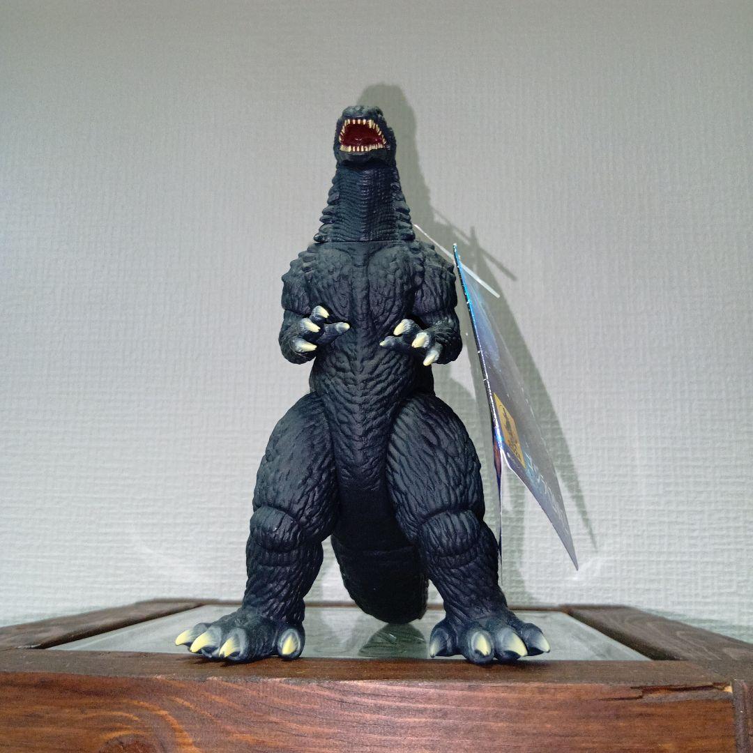ゴジラ・キングギドラ フィギュア・リキュール激辛３点セット新品