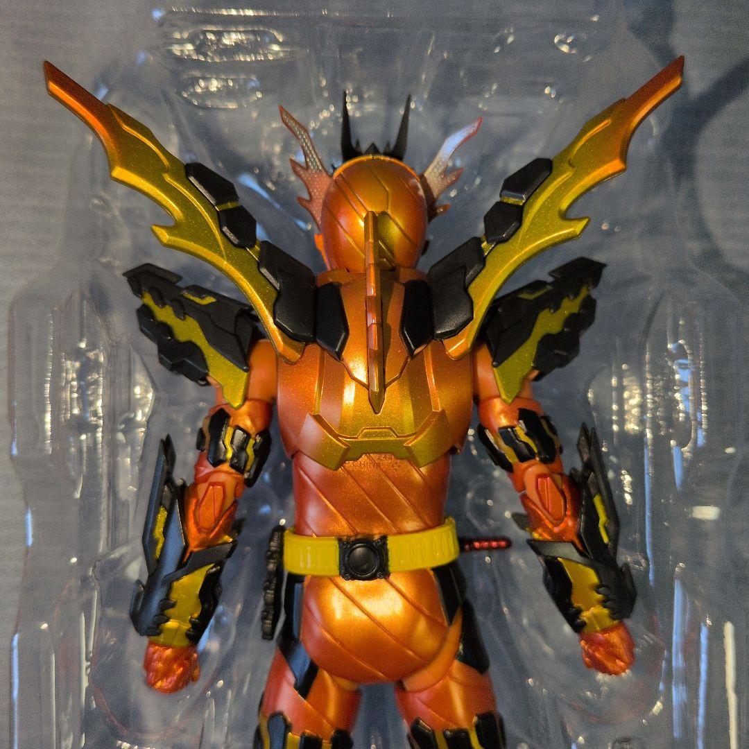【完品】S.H.Figuarts 仮面ライダークローズマグマ