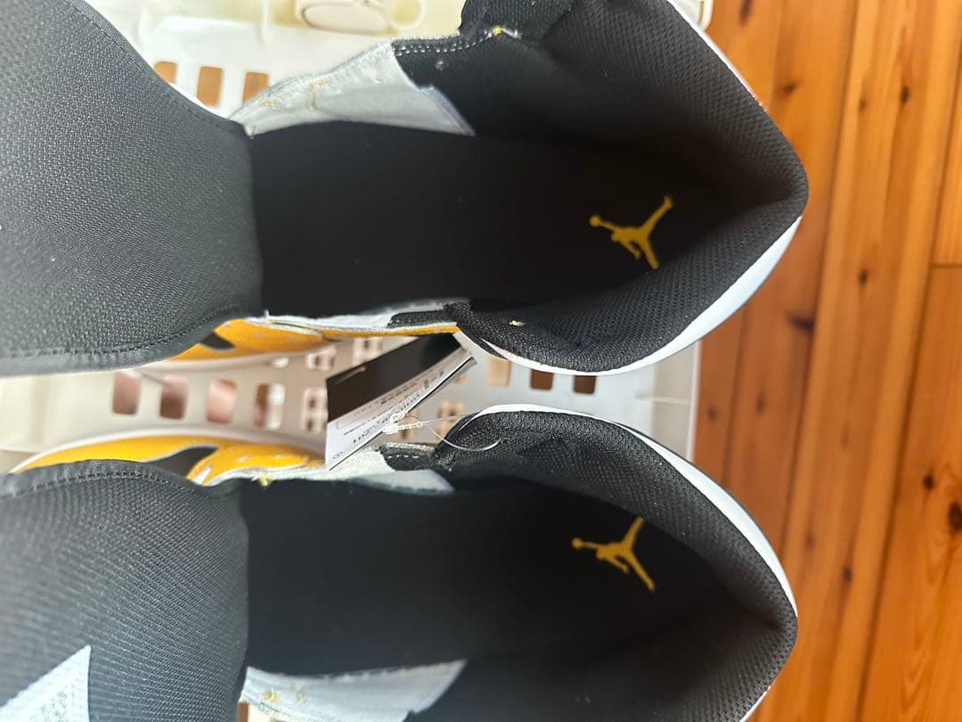 Nike Air Jordan 1 mid ブラック/イエロー