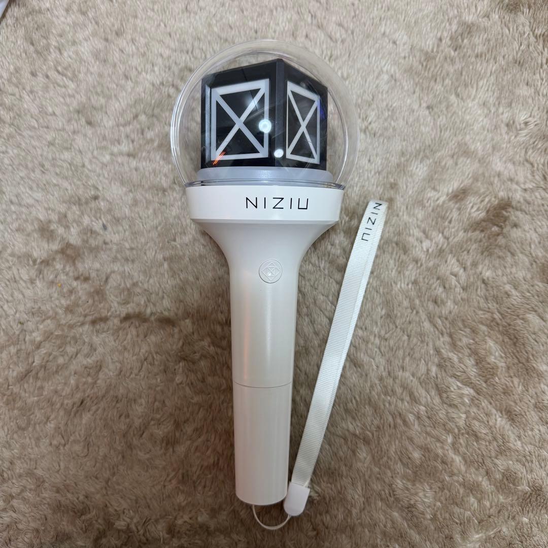 【NiziU】OFFICIAL LIGHT STICK ニジュ　ペンライト