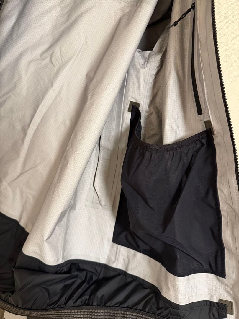 JONES スノーボードウェア　M　GORE-TEX Pro BC 1回使用