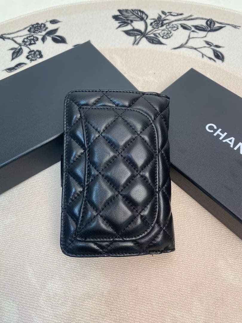 CHANEL 2つ折り財布 マトラッセ キャビアスキン