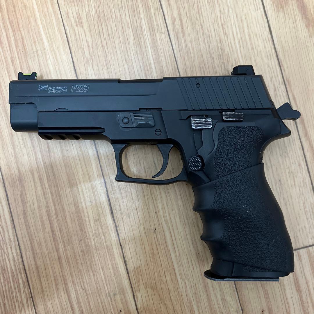 SIG SAUER P226 ガスガン 9mm Para ホルスター付　空気銃