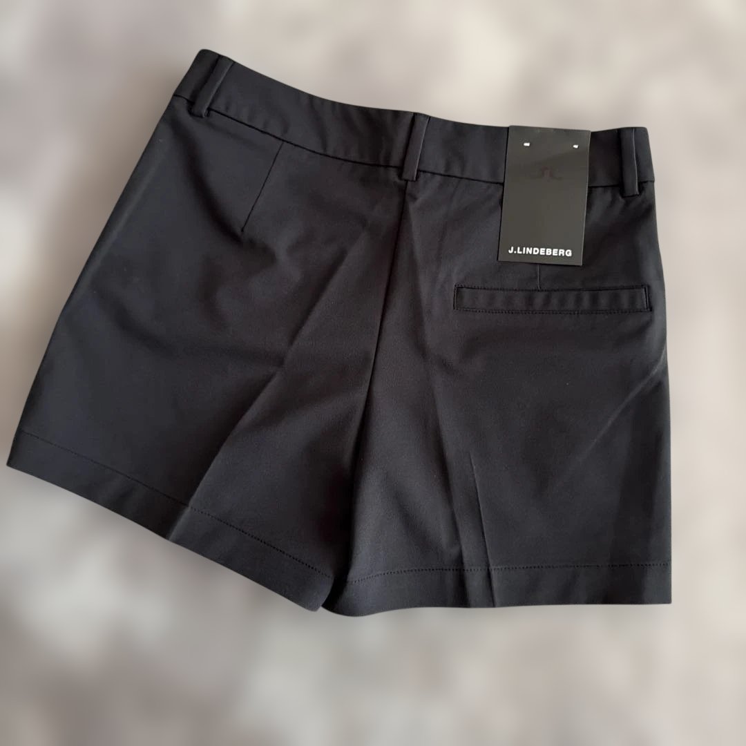 【新品タグ付】J.LINDBERG♪ブラック ショートパンツ 25