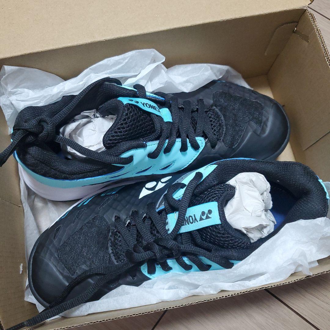 【新品未使用】YONEX バドミントンシューズ ブラック/ライトブルー