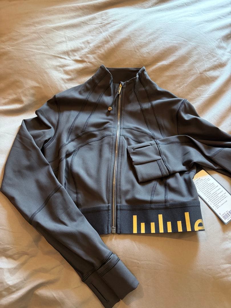 ウォーキング・ランニングウェア Lululemon define jacket cropped gold