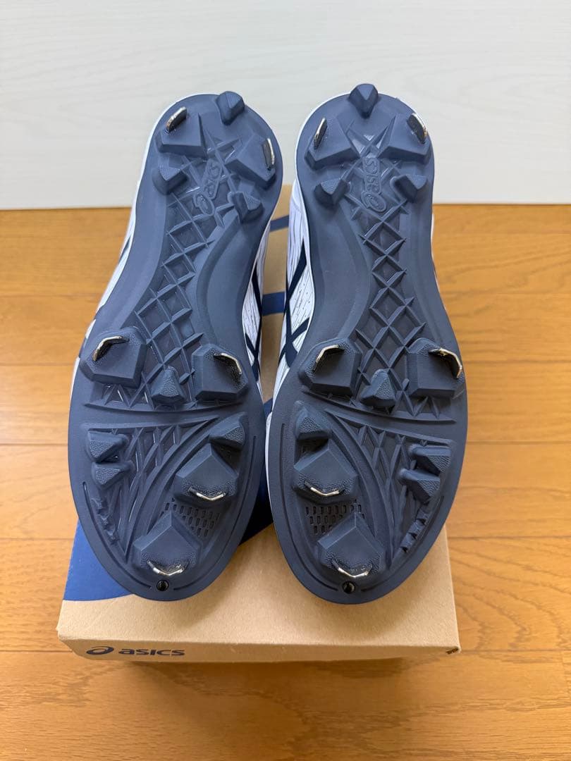 asics スパイク ホワイト/ネイビー モデル1