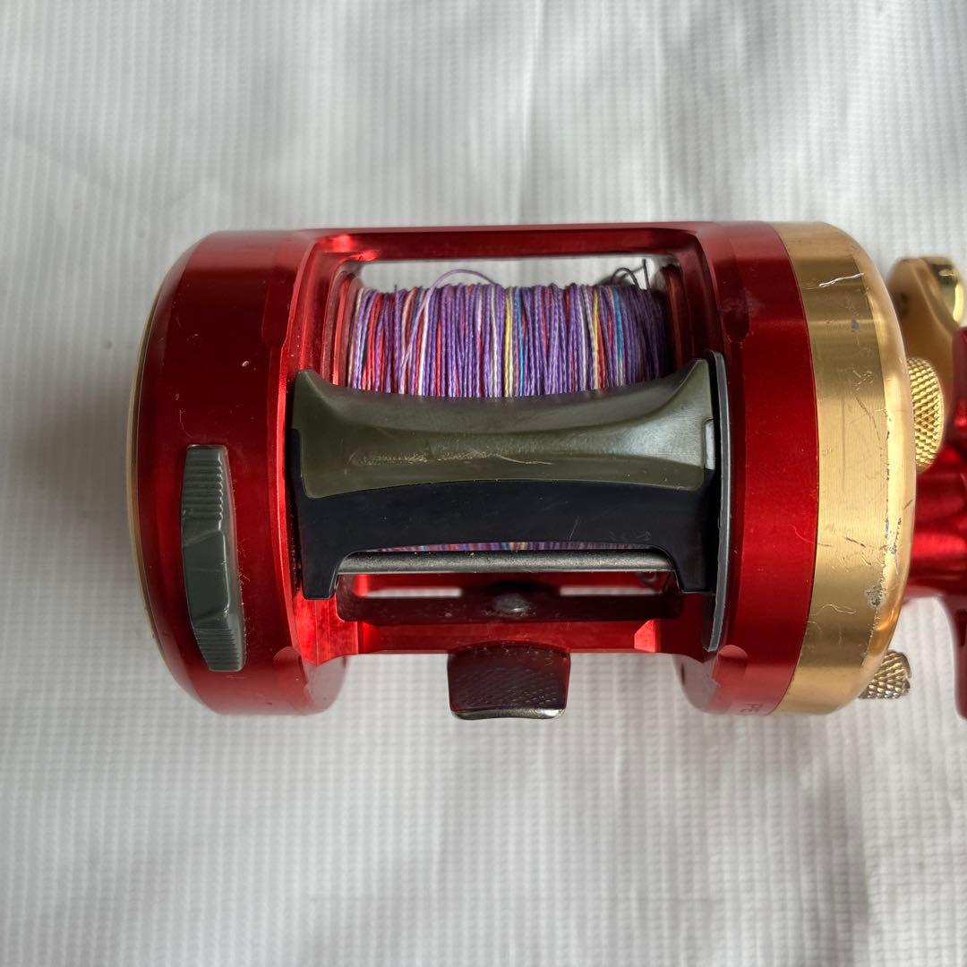 オクマ タイタニック レッドアイシス 400 リール 釣り具