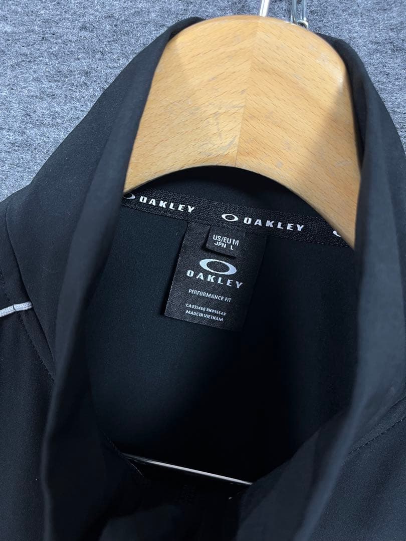 綺麗 OAKLEY オークリー 袖プリント 薄手生地 トラックジャケット 黒 L