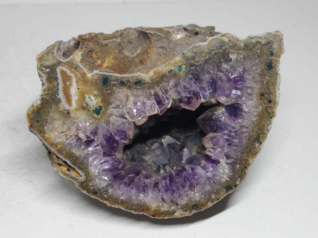 ジオード 1kg アメジスト 水晶 原石 鑑賞石 自然石 誕生石 鉱物 鉱石