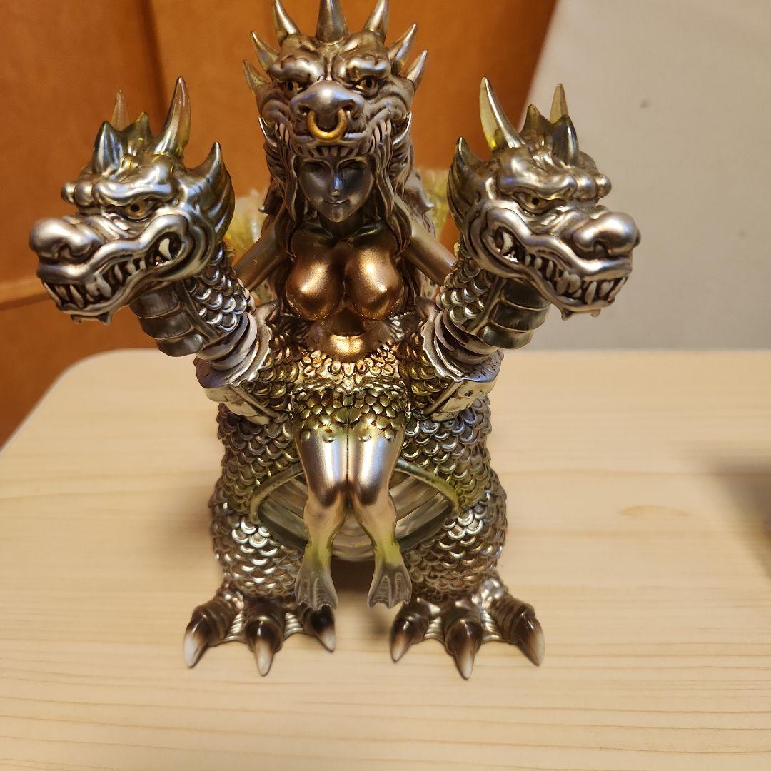 怪獣女王　DRAGORA　ソフビ　2種類セット
