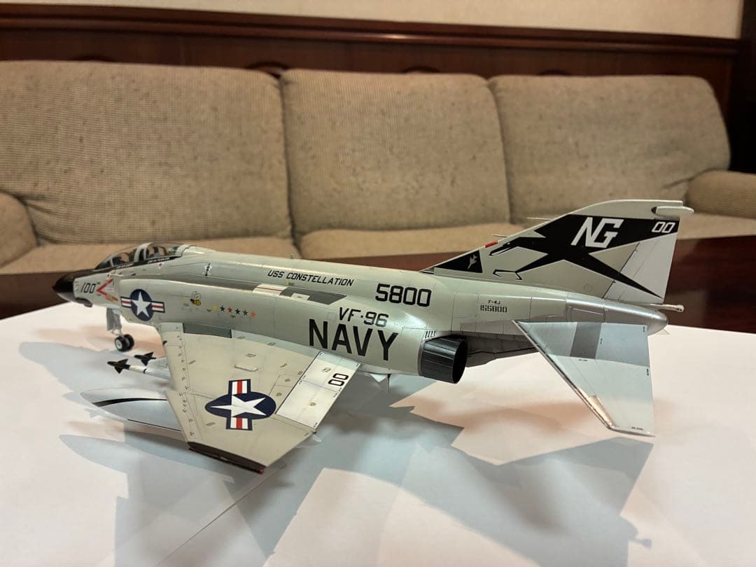飛行機模型完成品　1/48 ハセガワ　 F4J ファントム　ショータイム100