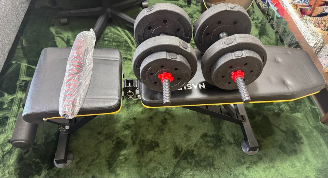 トレーニングベンチとダンベルセット