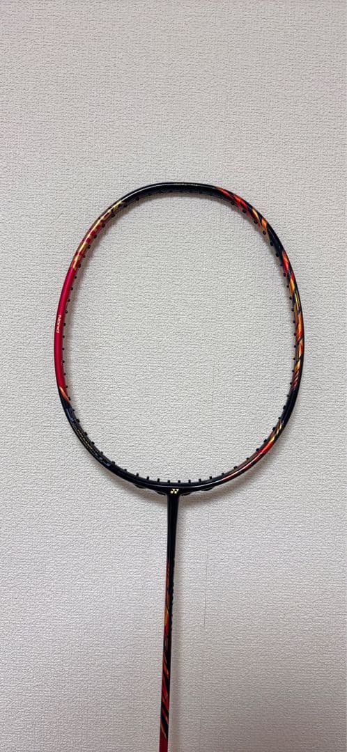 YONEX バドミントンラケット 黒赤