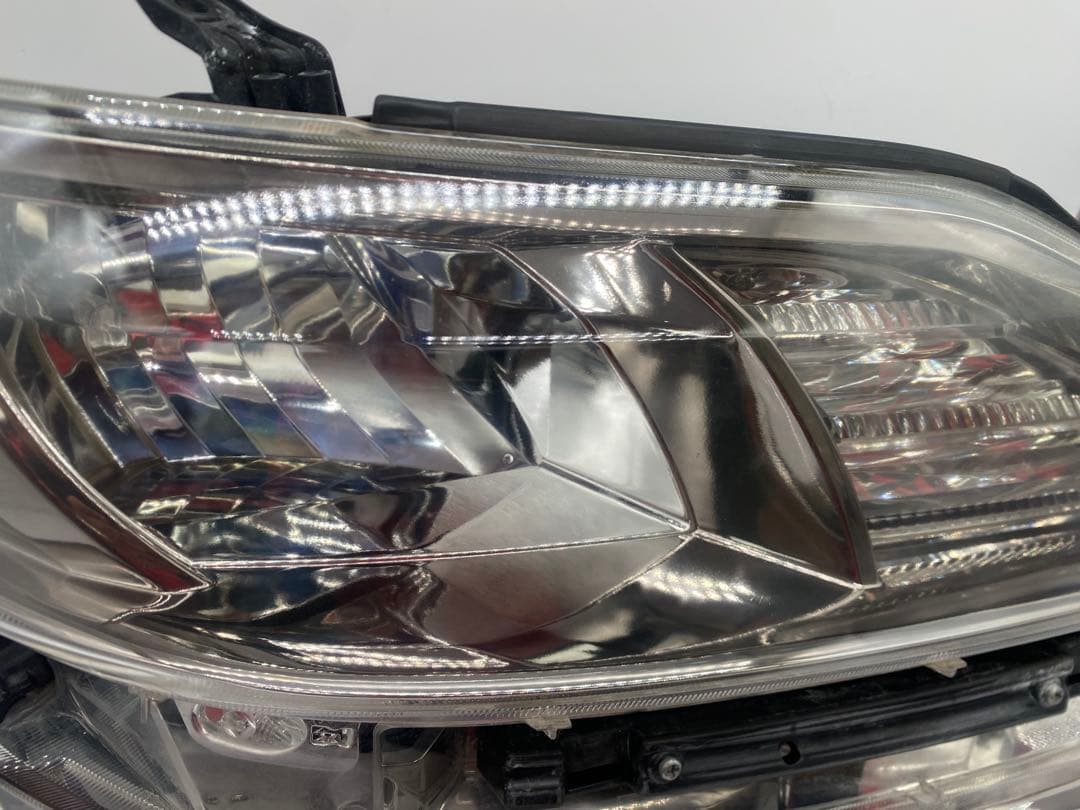 トヨタ ヴェルファイア 20系 前期 右ヘッドライト HID 純正