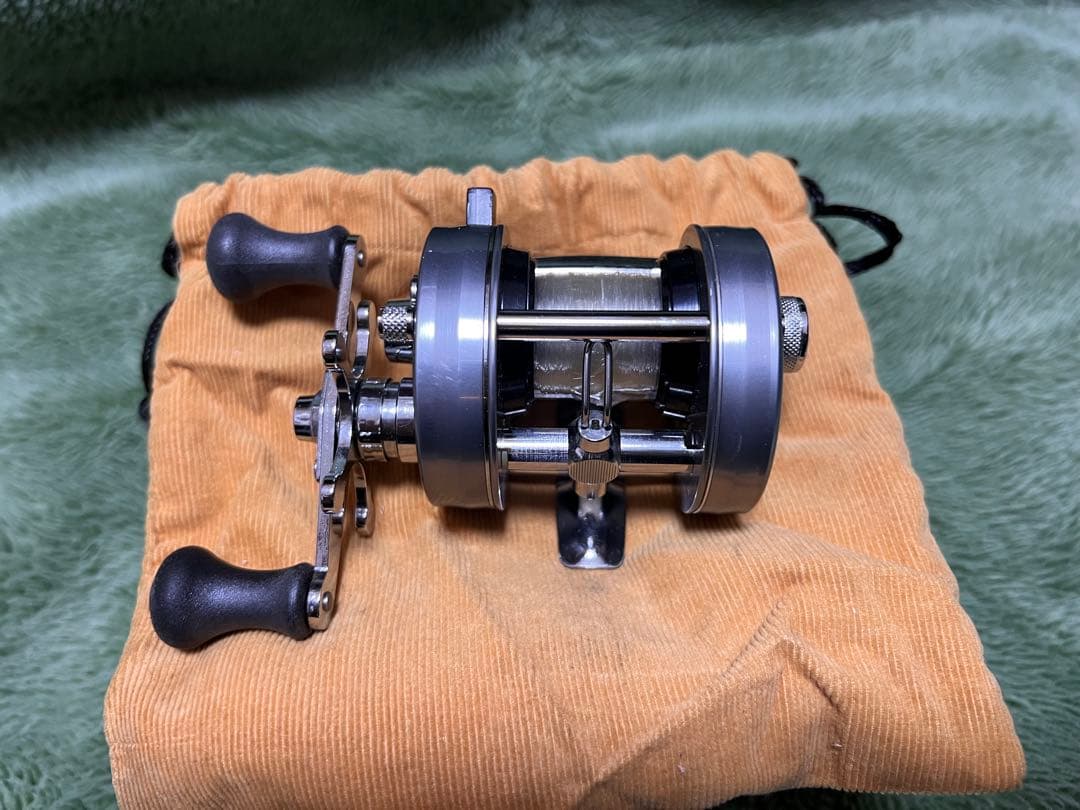 【新品未使用】アブ アンバサダー 2500CI リール
