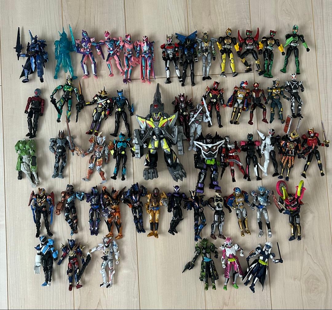 d*7様 【現物のみ/まとめ売り】仮面ライダー装動（その他含む）　約50体