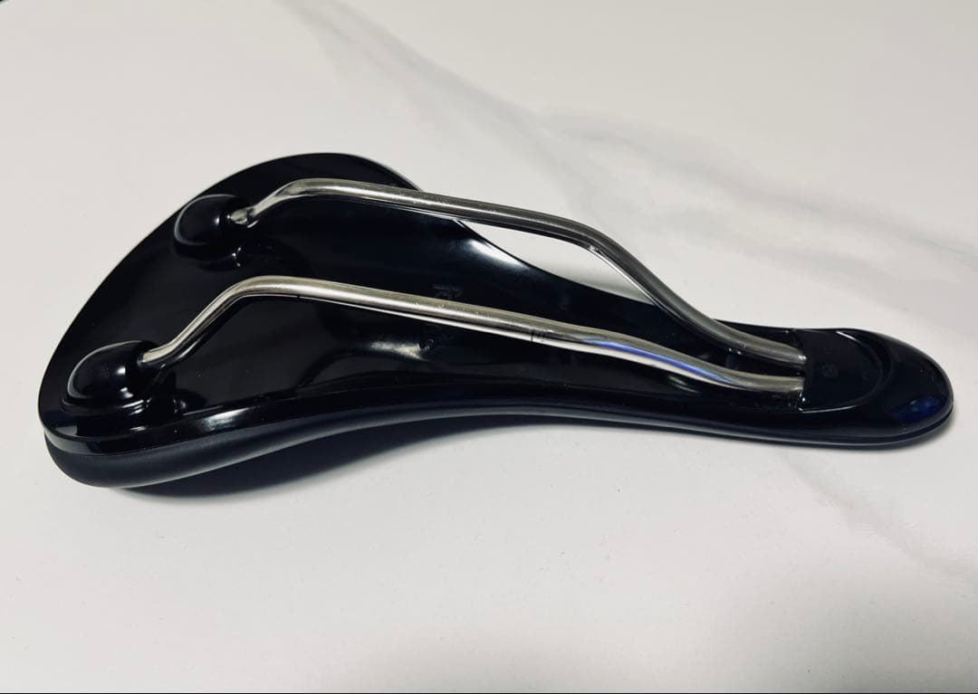 Fabric SCOOP RACE SHALLOW サドル チタン142mm
