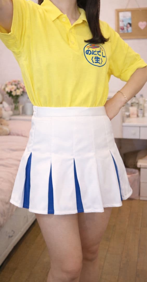 ビール　ガール　売り子　販売員　制服　ユニフォーム　チア　スカート　娘　野球