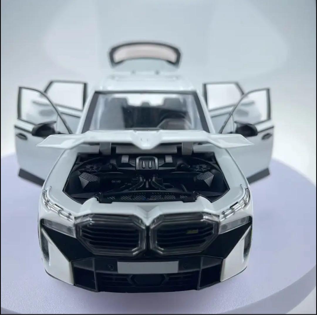 ホワイト　モデルカー　ミニカー  SUV
