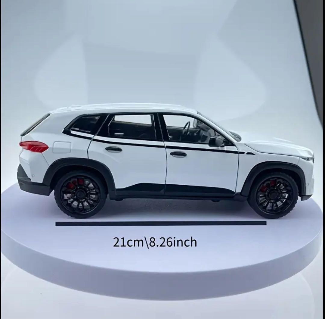ホワイト　モデルカー　ミニカー  SUV