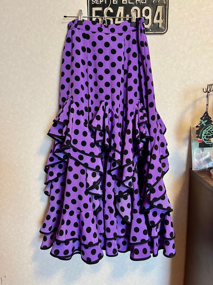 フラメンコスカート 紫と黒の水玉模様