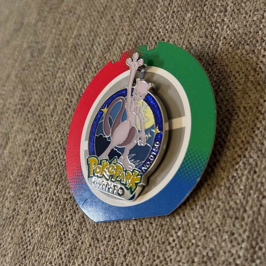 ボール付き　ポケパーク限定　ミュウツー　ピンズ