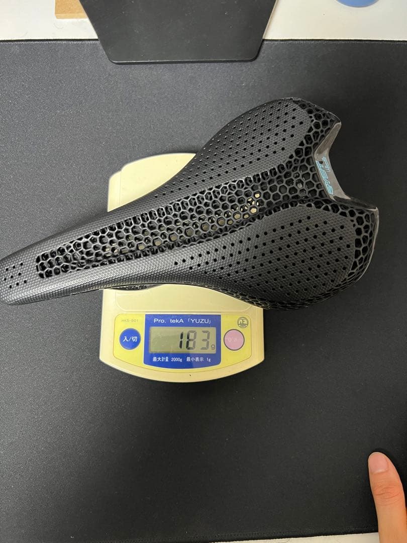RYET 3D カーボン サドル 新品 軽量 ROMIN EVO MIRROR風