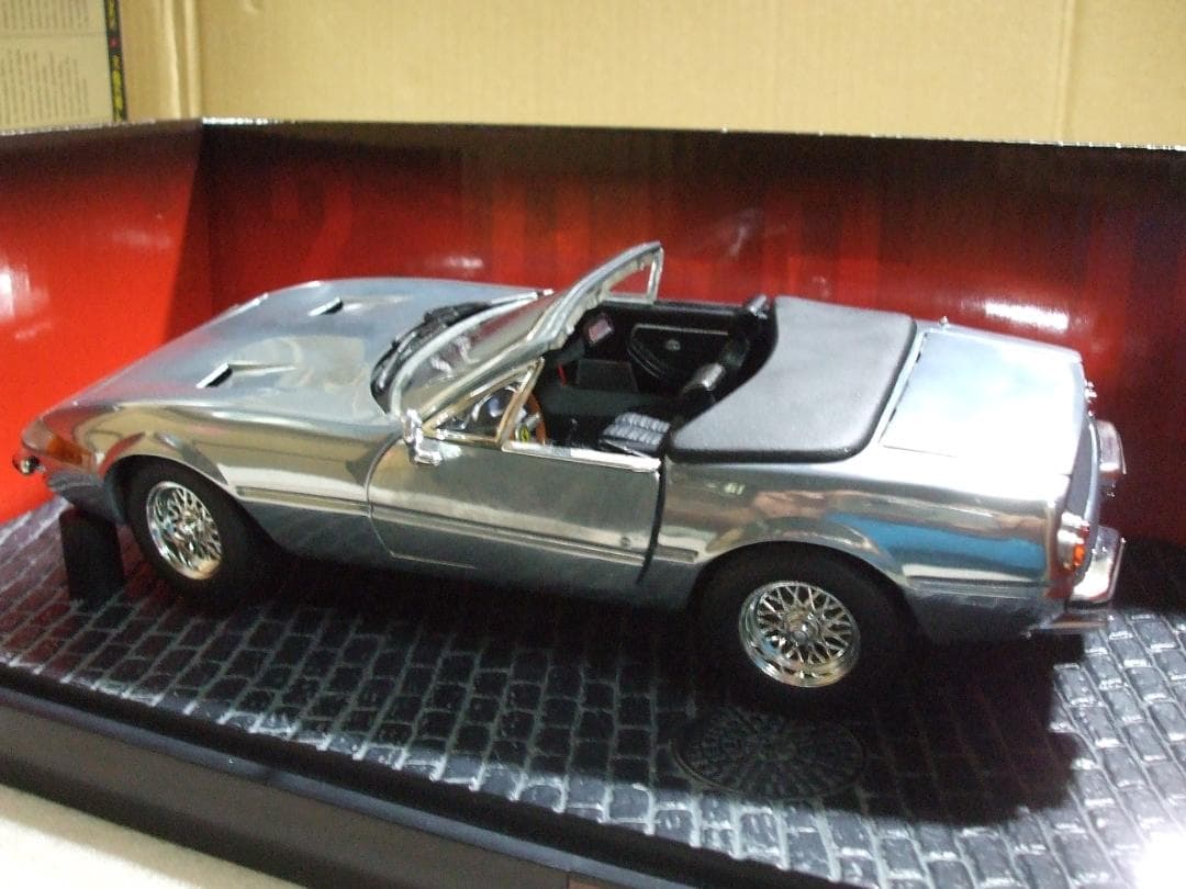 フェラーリ　３６５　ＧＴＳ／４　デイトナ　ミレニアム記念　マテル　１／１８