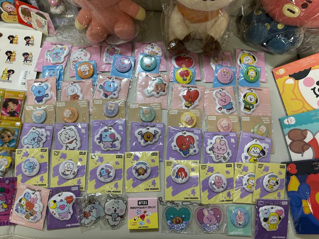 BTS bt21 ぬいぐるみ　フォト　缶バッジ　シール